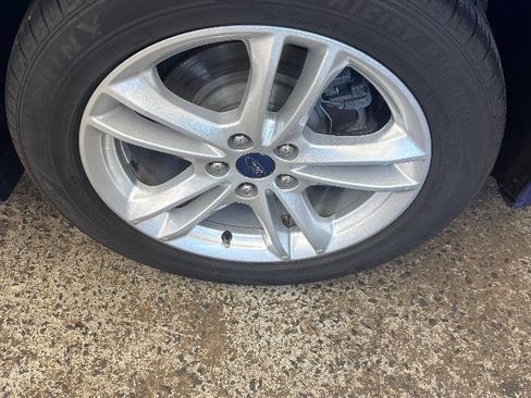 Used 2018 Ford Fusion SE w/ Fusion SE Technology Package image 10