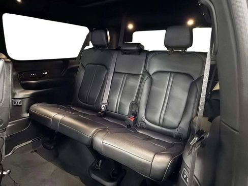 Used 2024 Jeep Wagoneer L Series II w/ Convenience Group I image 18