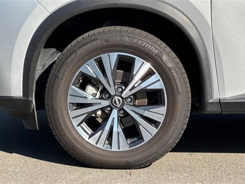 Used 2023 Nissan Rogue SV image 32