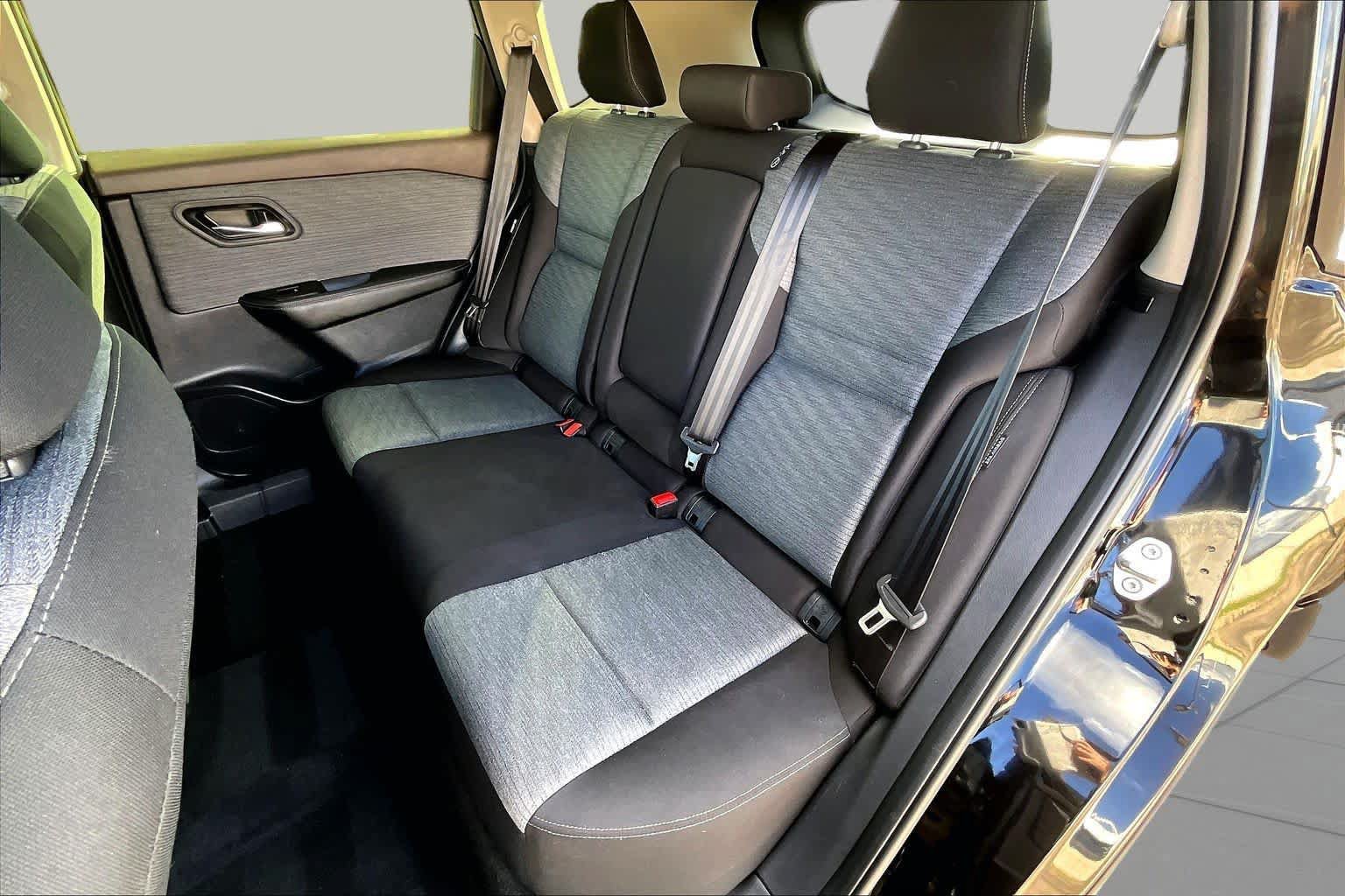 Certified 2023 Nissan Rogue SV FWD image 17