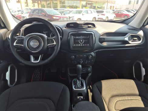 Used 2018 Jeep Renegade Latitude FWD image 26