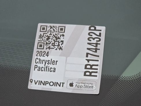 Used 2024 Chrysler Pacifica Limited FWD image 35