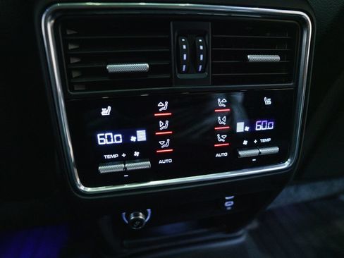 Used 2020 Porsche Cayenne Turbo AWD/4WD image 47