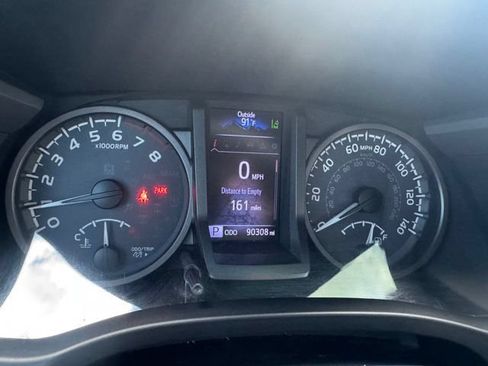 Used 2019 Toyota Tacoma TRD Sport AWD/4WD image 28