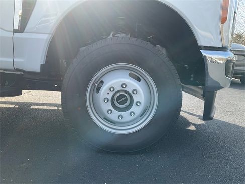 New 2026 Ford F350 XL w/ XL Chrome Package image 10