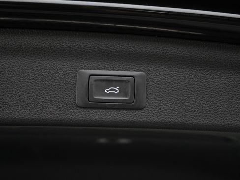 Used 2025 Audi Q3 2.0T Premium image 17