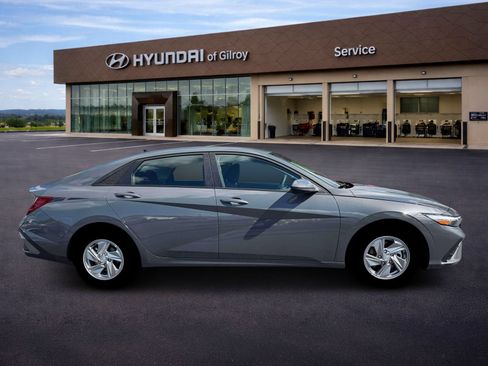New 2026 Hyundai Elantra SE FWD image 9