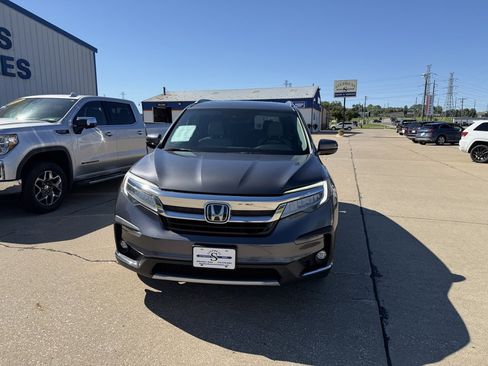 Used 2019 Honda Pilot Touring image 2