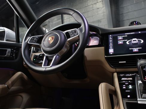 Used 2019 Porsche Cayenne w/ Premium Package AWD/4WD image 51