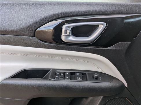 Used 2022 Jeep Compass Limited image 14