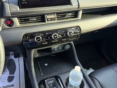 Used 2025 Honda Pilot TrailSport image 12