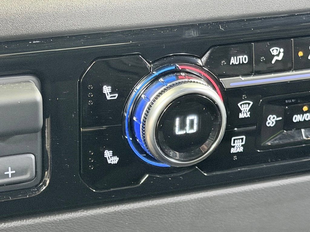 Used 2025 GMC Sierra 1500 SLE AWD/4WD image 47