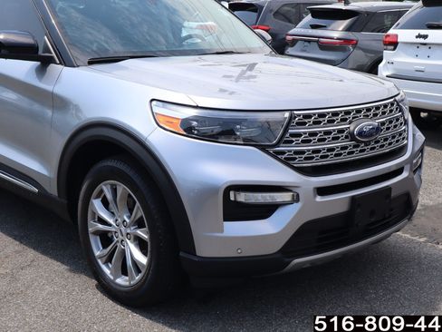 Used 2022 Ford Explorer Limited w/ Equipment Group 301A AWD/4WD image 2