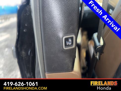 Used 2020 Chrysler Pacifica Limited w/ Tire & Wheel Group image 28