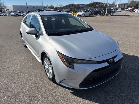 Used 2025 Toyota Corolla LE image 7