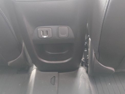Used 2021 Chevrolet Colorado Z71 AWD/4WD image 16
