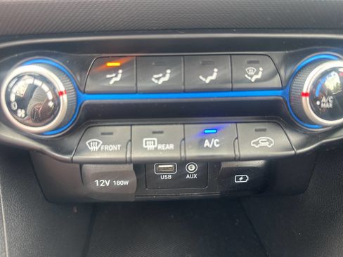 Used 2019 Hyundai Veloster 2.0 image 25