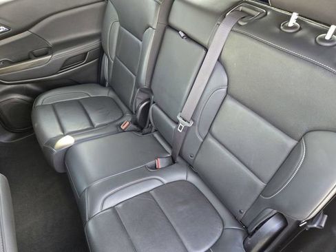 Used 2023 GMC Acadia SLT image 27