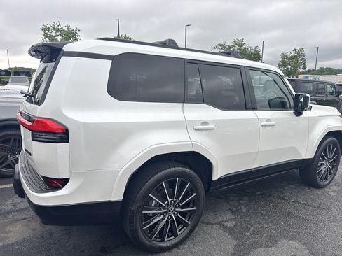 Used 2024 Lexus GX 550 w/ Cold Area Package AWD/4WD image 10
