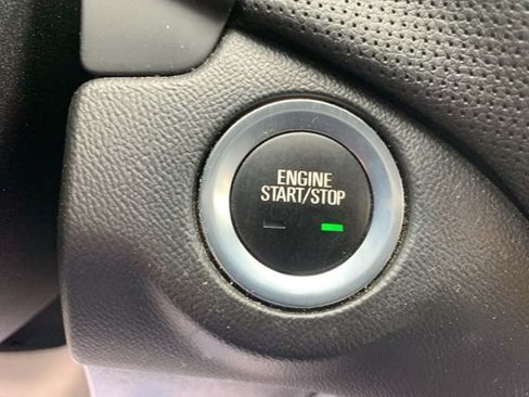 Used 2018 Chevrolet Equinox Premier image 25