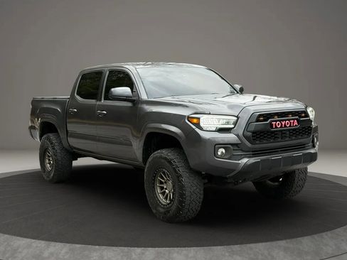 Used 2016 Toyota Tacoma SR w/ SR Convenience Package image 3