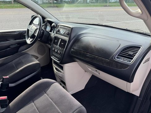 Used 2013 Dodge Grand Caravan American Value Package w/ UConnect Hands-Free Group image 20