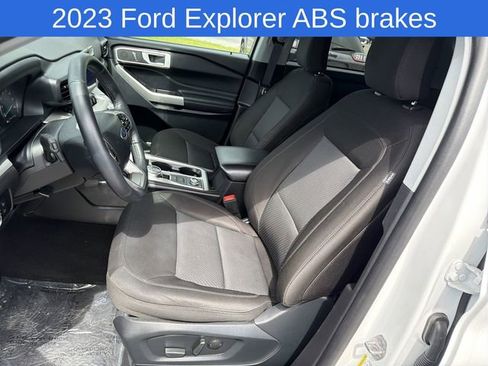 Used 2023 Ford Explorer XLT AWD/4WD image 21