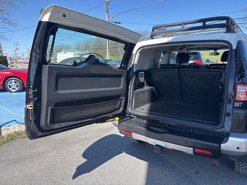 Used 2008 Toyota FJ Cruiser 4WD image 9