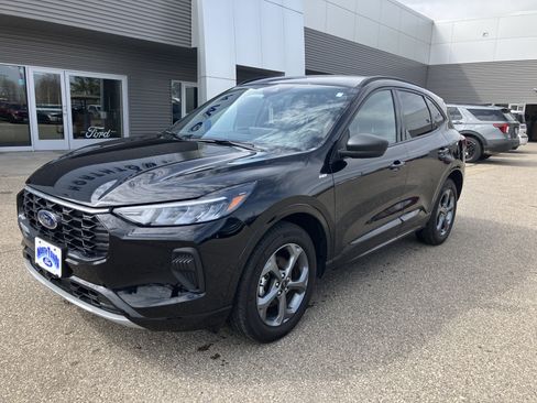 Used 2023 Ford Escape ST-Line w/ Tech Pack #1 AWD/4WD image 2
