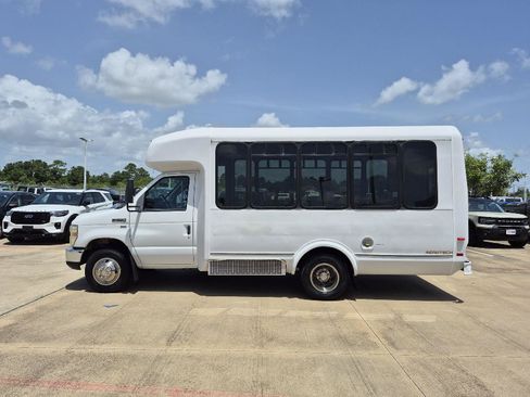 Used 2011 Ford E-350 and Econoline 350 Super Duty w/ Shuttle Bus Prep Pkg RWD image 12