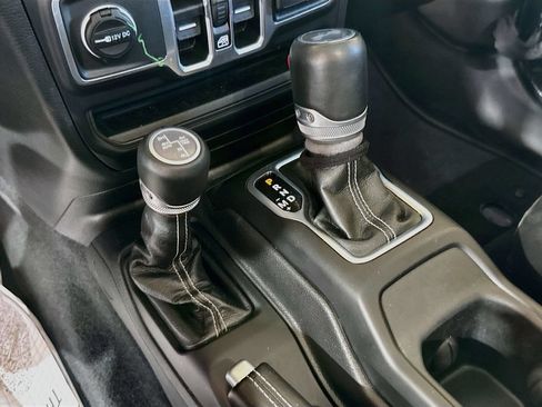 Used 2023 Jeep Wrangler Unlimited Sahara w/ Cold Weather Group AWD/4WD image 18