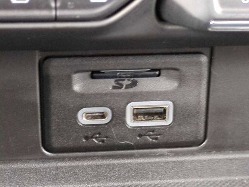 Used 2021 Chevrolet Suburban High Country image 21