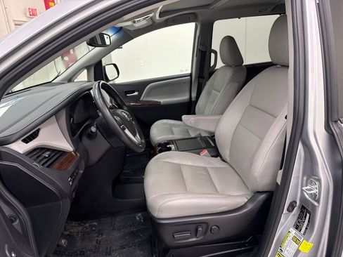 Used 2017 Toyota Sienna AWD image 13