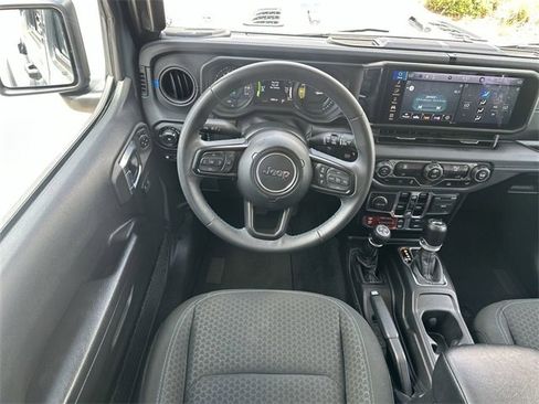 Used 2024 Jeep Wrangler Unlimited Rubicon 4xe image 12