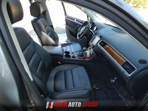 Used 2014 Volkswagen Touareg VR6 AWD/4WD image 23