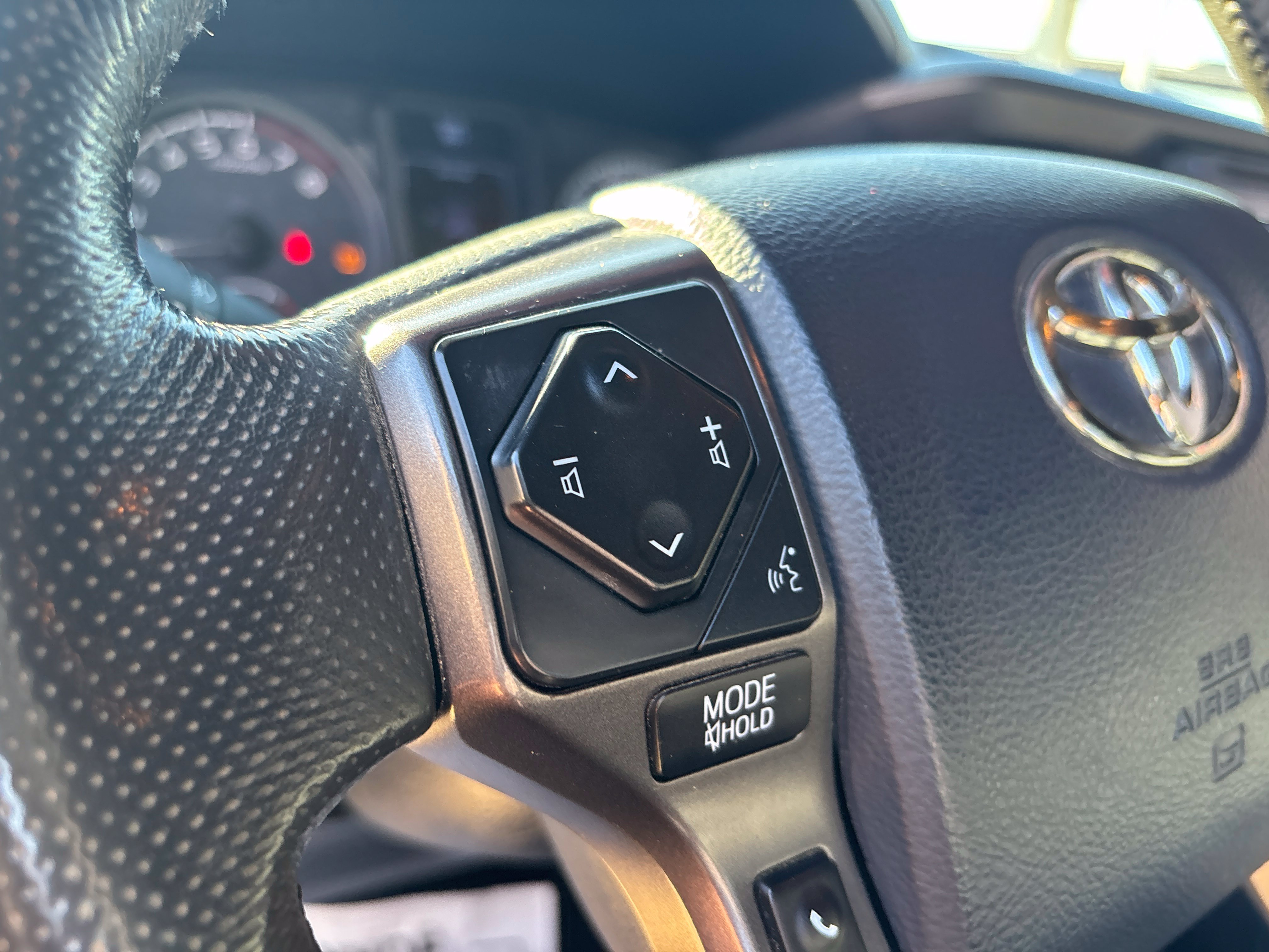 Used 2019 Toyota Tacoma TRD Off-Road w/ Technology Package AWD/4WD image 22
