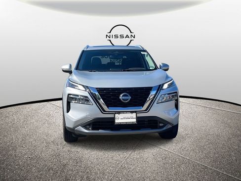 Used 2022 Nissan Rogue SL image 2