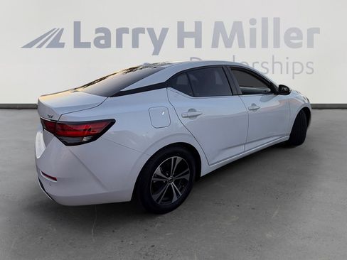 Certified 2022 Nissan Sentra SV w/ Trunk Package FWD image 5