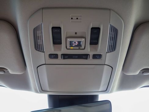 Used 2023 Toyota Highlander XLE FWD image 22