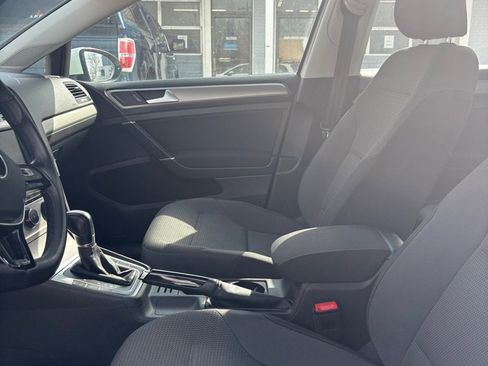 Used 2016 Volkswagen Golf S image 9