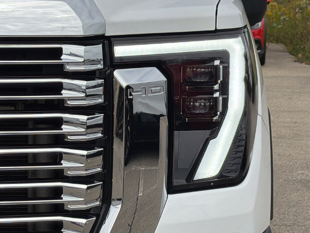Used 2025 GMC Sierra 2500 Denali w/ Denali Reserve Package AWD/4WD image 9