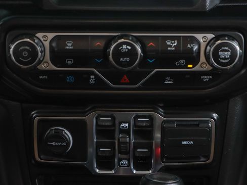 Used 2022 Jeep Wrangler Unlimited Sahara AWD/4WD image 22