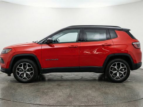 Used 2025 Jeep Compass Limited image 5