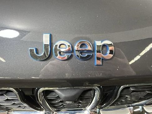 Used 2022 Jeep Grand Cherokee Limited 4xe w/ Luxury Tech Group II AWD/4WD image 9