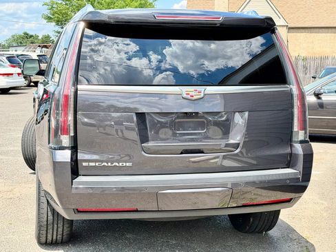 Used 2017 Cadillac Escalade Luxury AWD/4WD image 7
