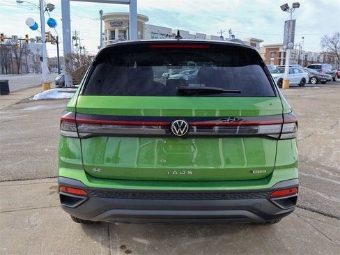 New 2025 Volkswagen Taos SE image 4