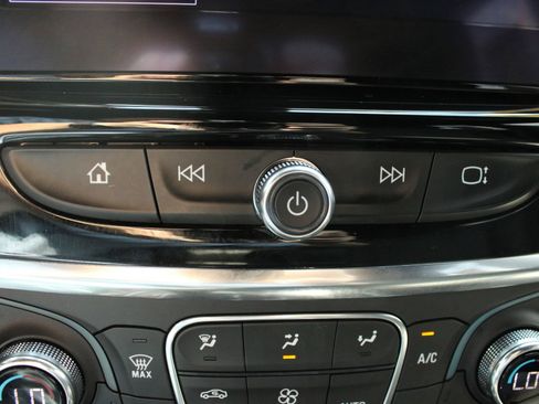 Used 2023 Chevrolet Traverse LT FWD image 43