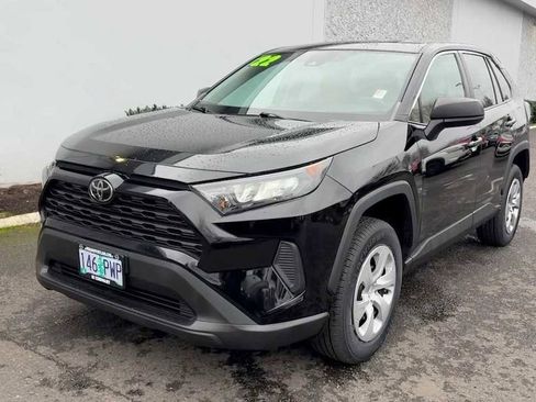 Used 2022 Toyota RAV4 LE image 3
