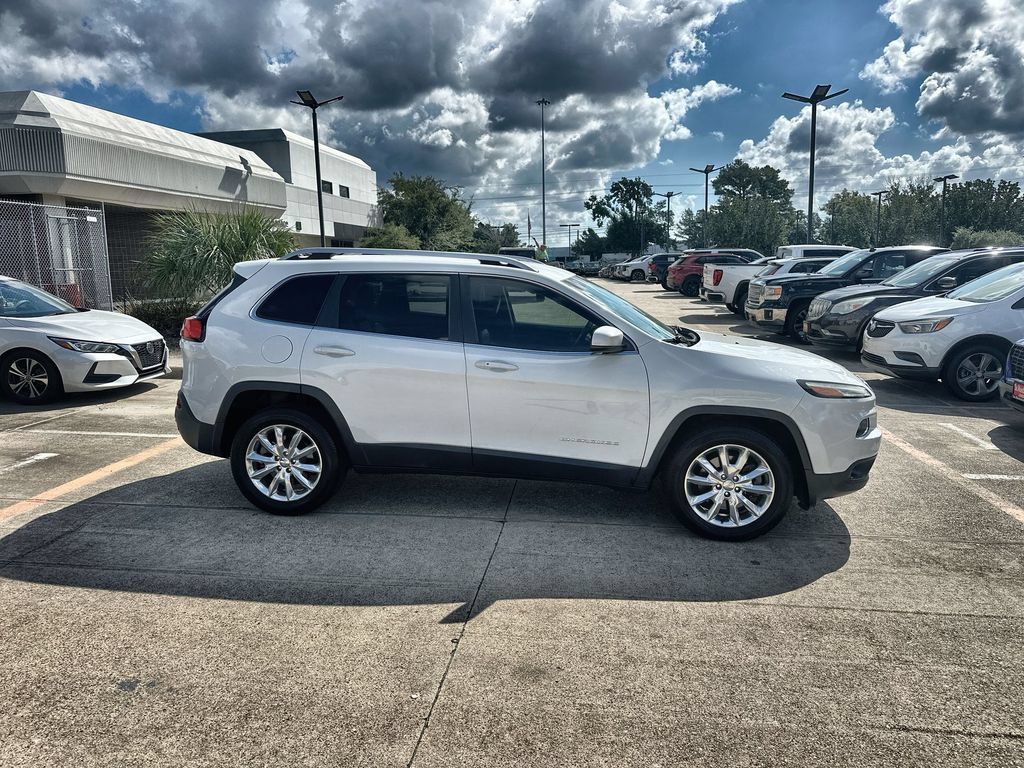Used 2016 Jeep Cherokee Limited AWD/4WD image 2