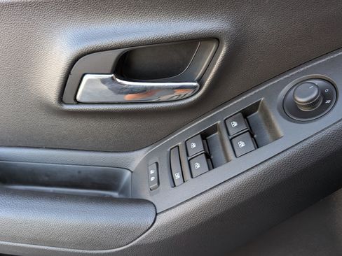 Used 2019 Chevrolet Trax LT image 15